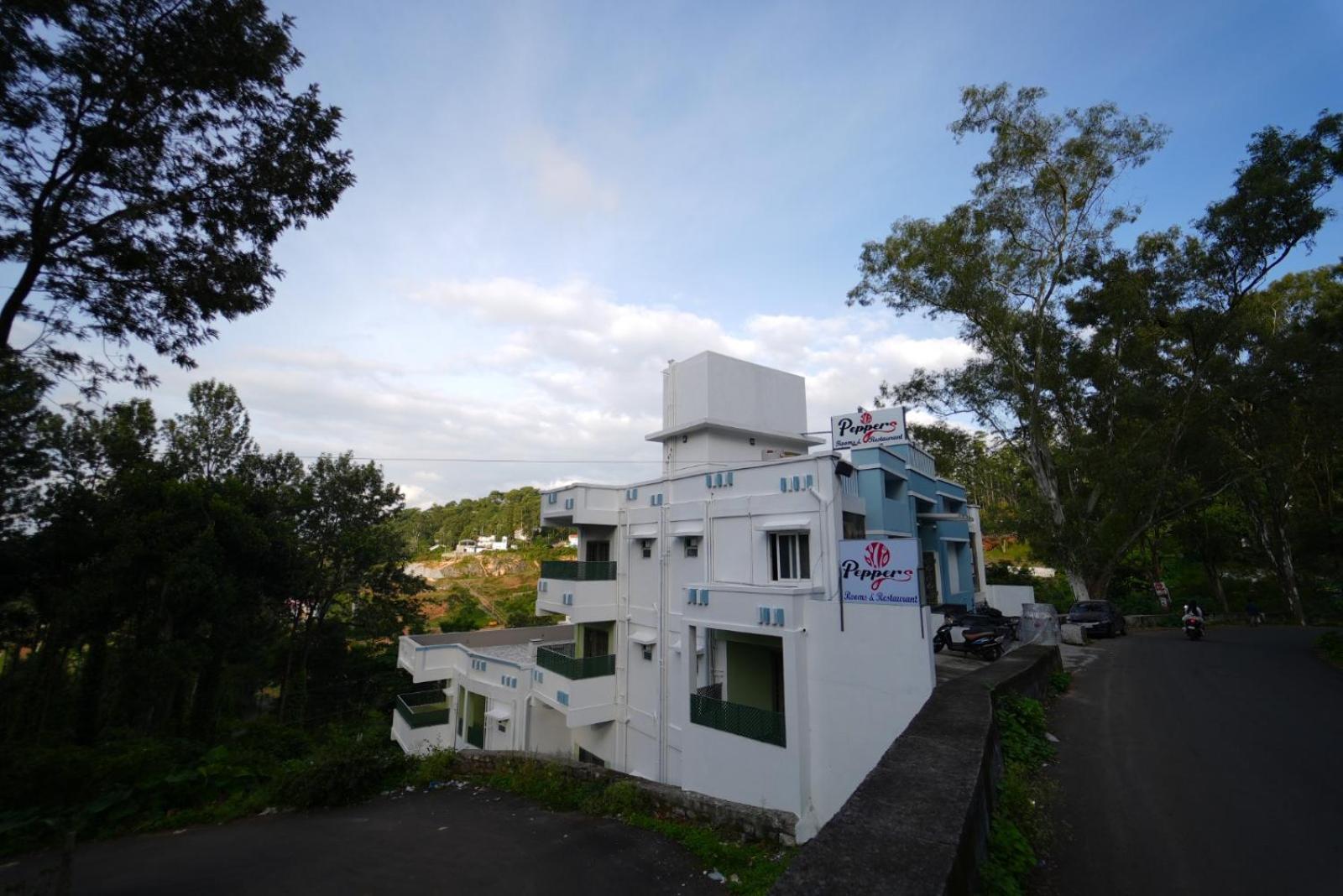 Hotel Peppers Yercaud Exteriör bild